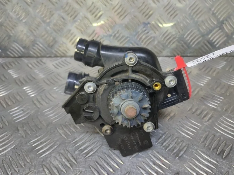 Водяной насос (Помпа) Volkswagen Passat B7 1.8TSI