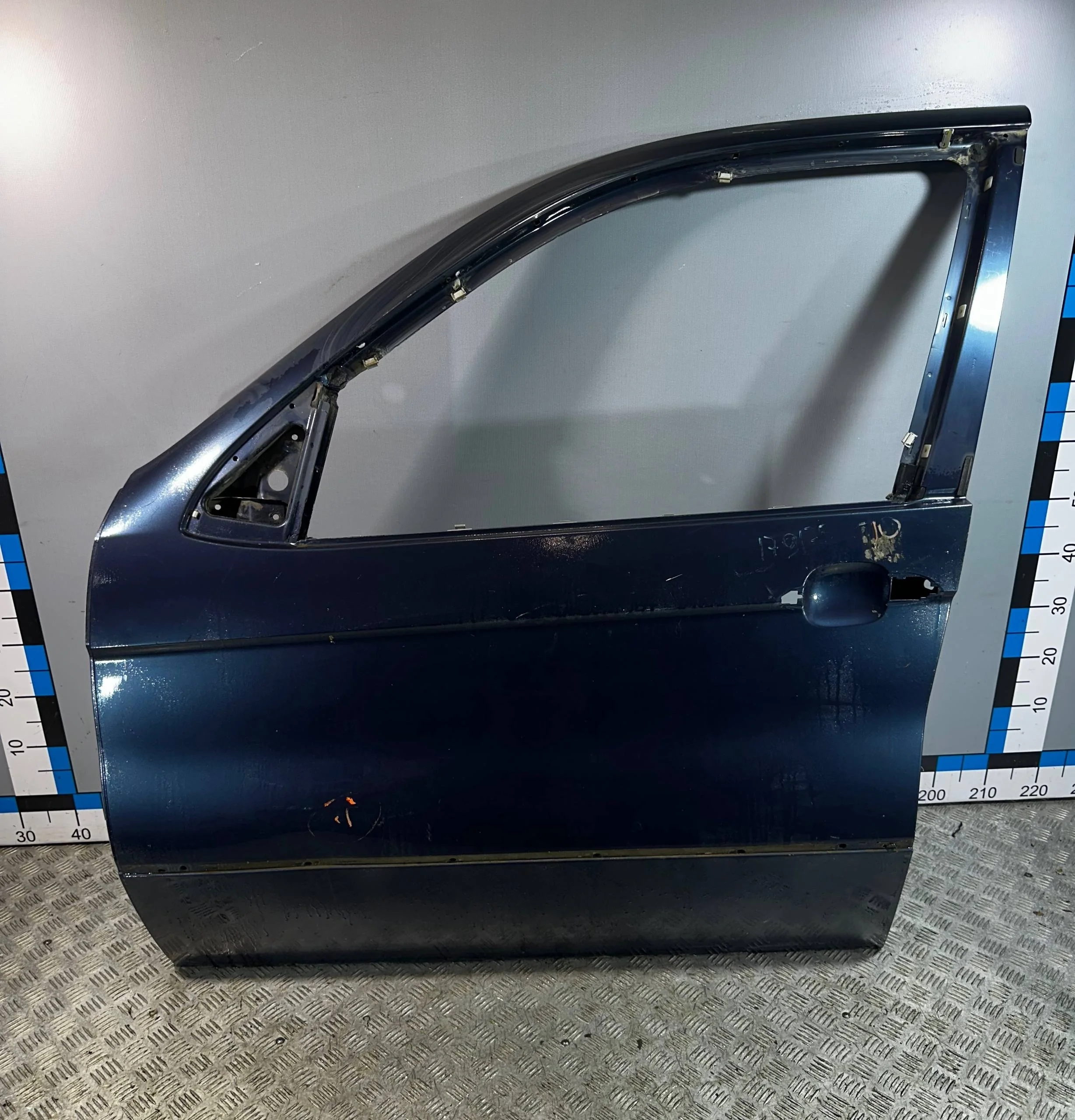 [Б/У] Дверь передняя левая BMW X5 E53 2000-2007 - начальная коррозия по низу, отошел герметик [Незначительные дефекты] [Код: 00333725 ]