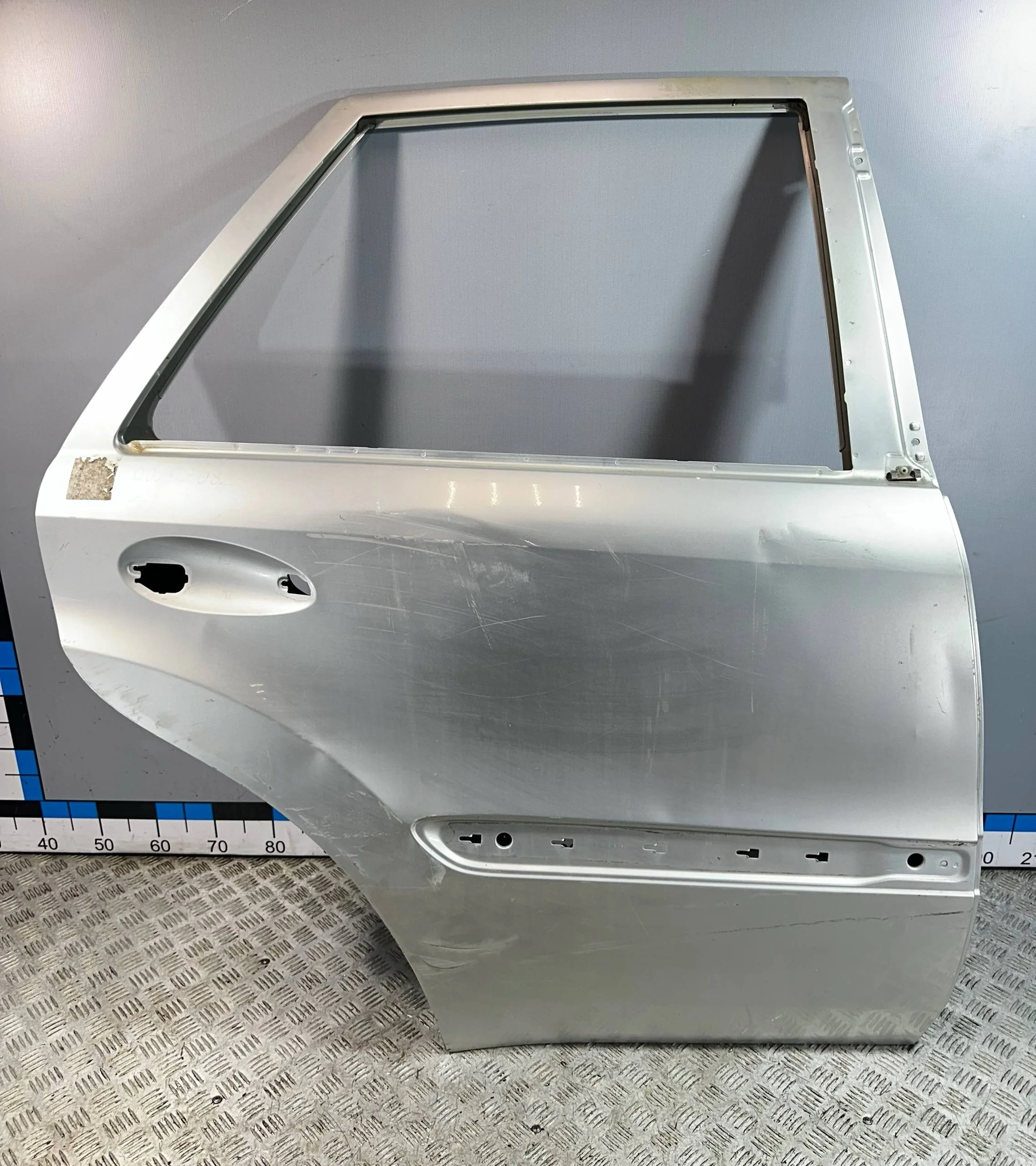 [Б/У] Дверь задняя правая MB W164 ML 07-2011 - притерта по низу/рестайл [Незначительные дефекты] [Код: 00301103 ]