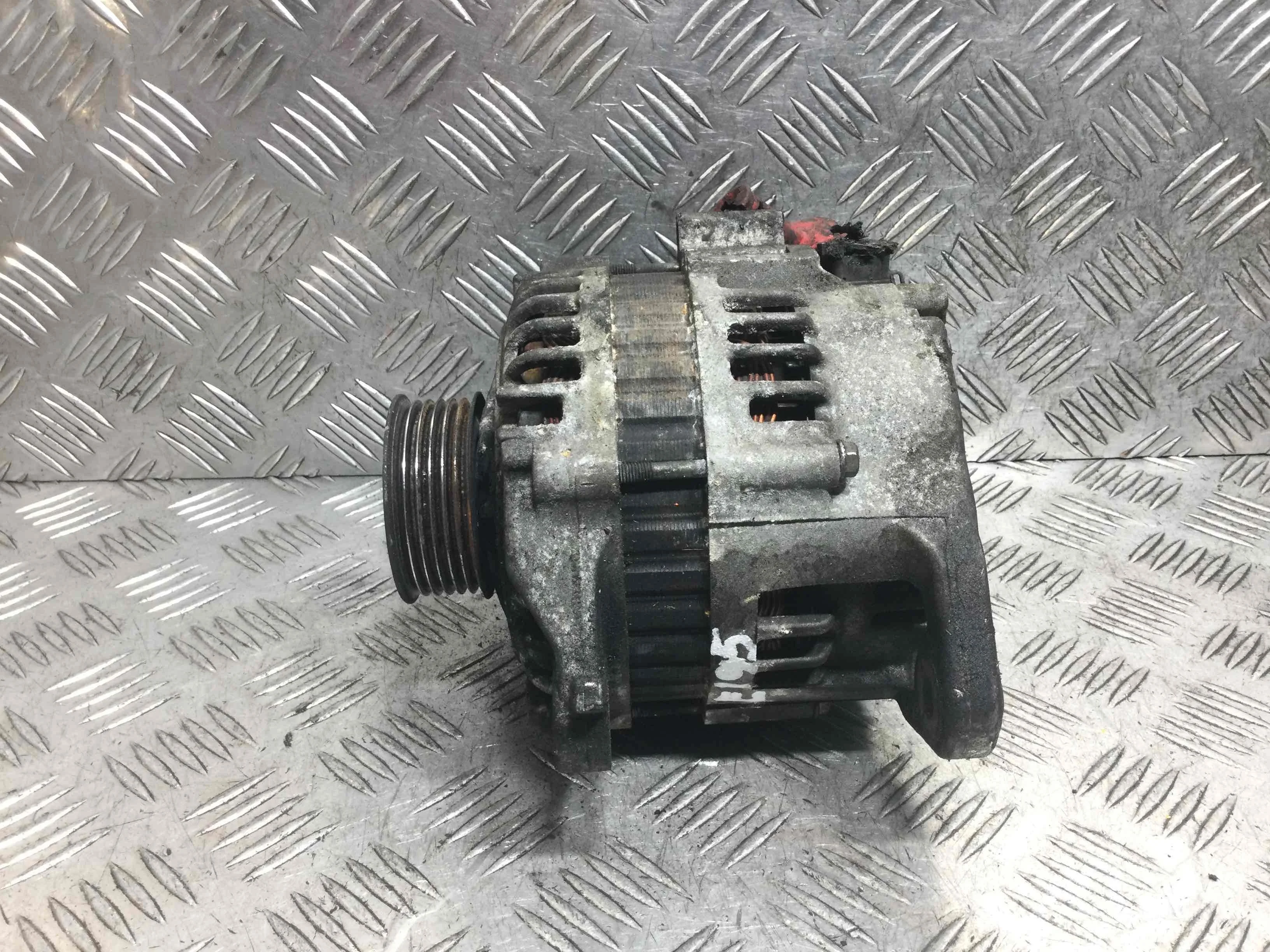 Генератор Nissan Almera Tino V10 2000 - 2006 бензин 1.8 i Механика Х/б