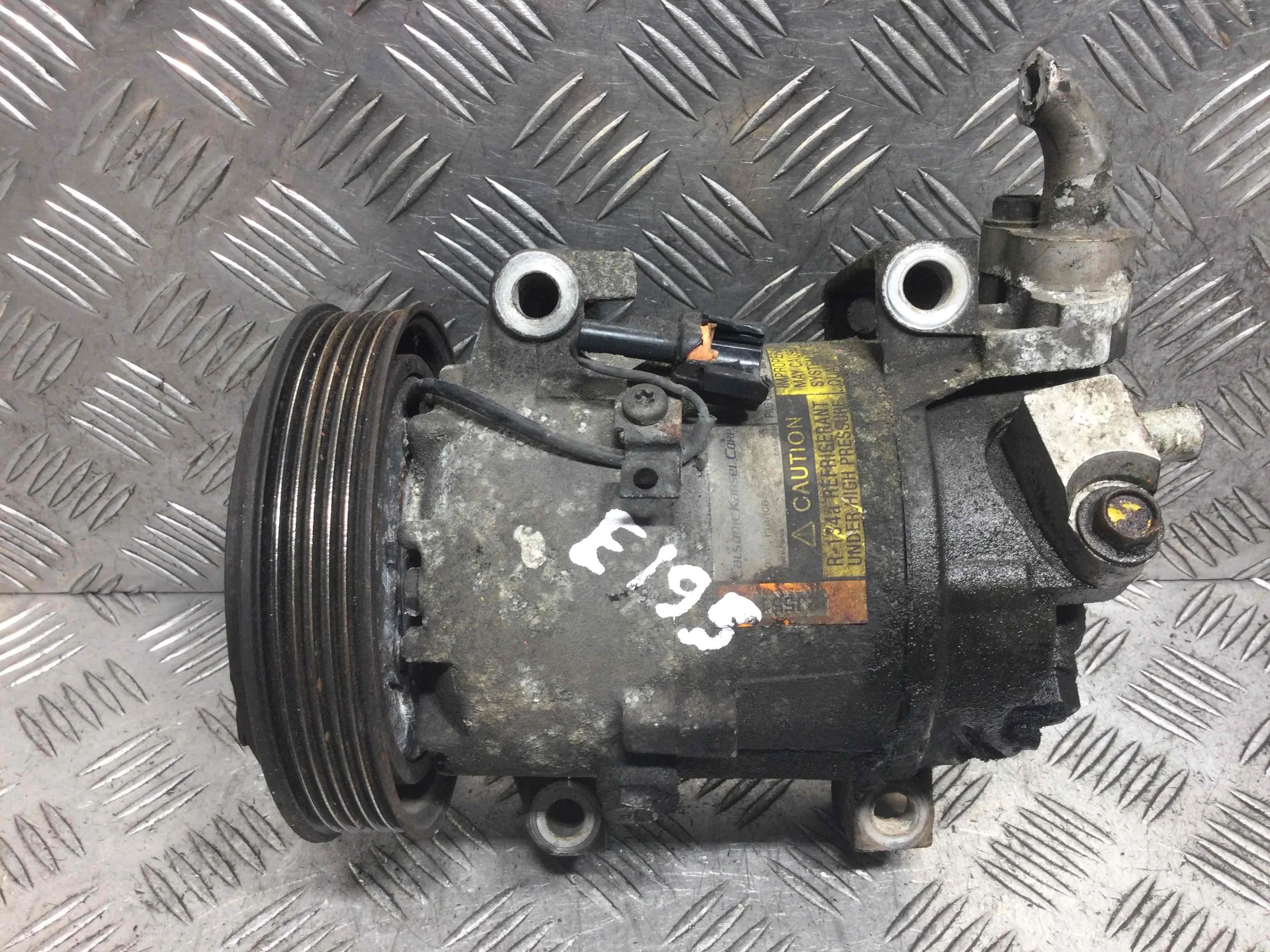 Компрессор кондиционера Nissan Almera Tino V10 2000 - 2006 бензин 1.8 i Механика Х/б