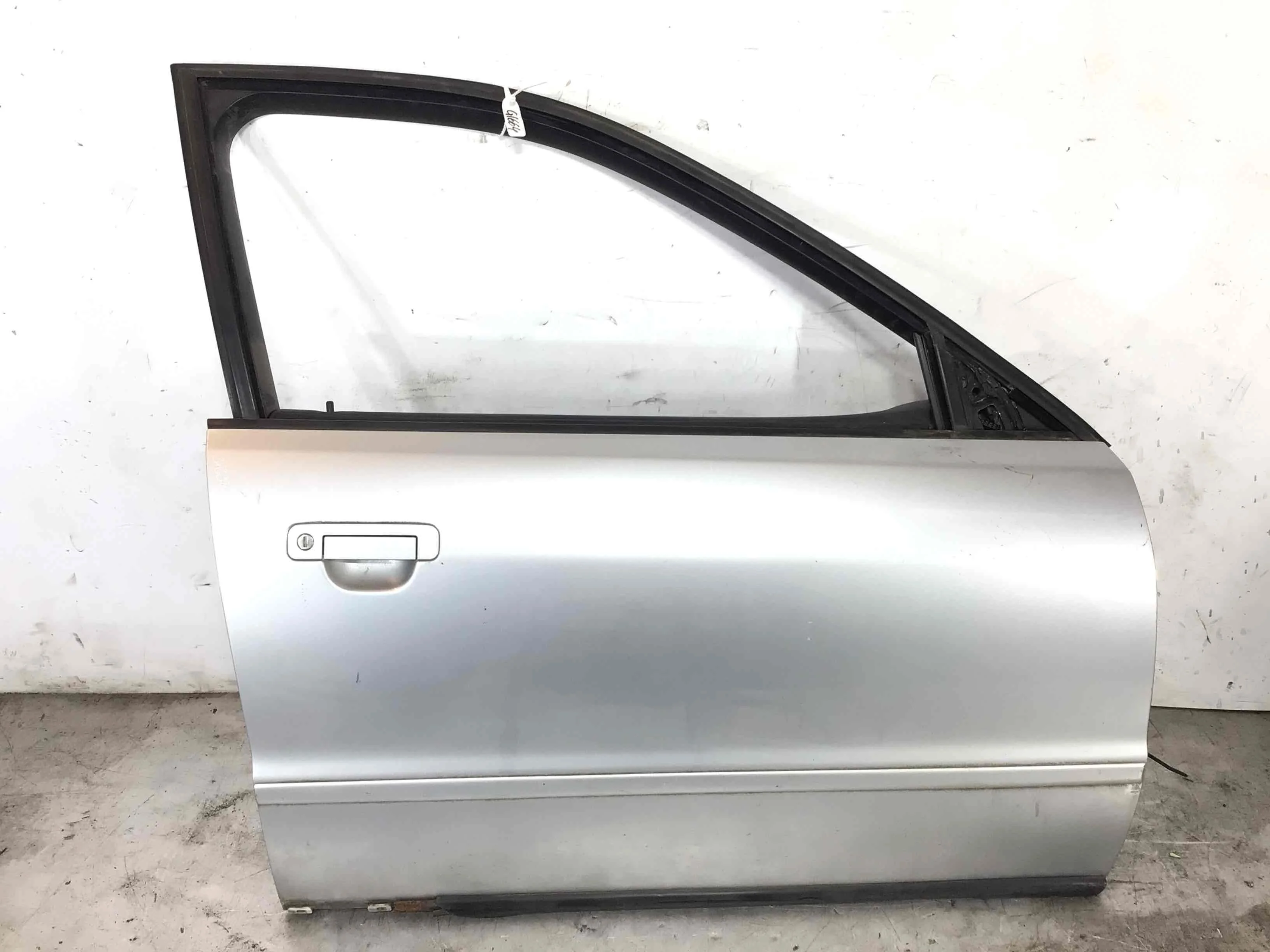 Дверь передняя правая Audi A4 B5 (1994-1999) бензин 1.6 i Механика Седан
