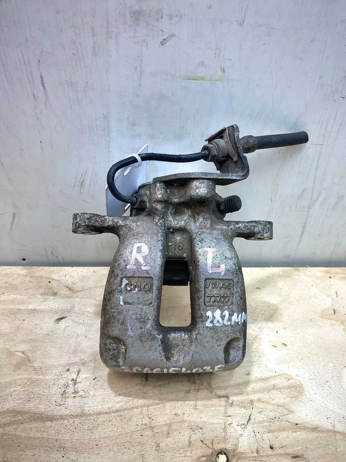 Суппорт  Passat B6 без скобы и  без моторчика Passat B6 (2005—2010) В наличии