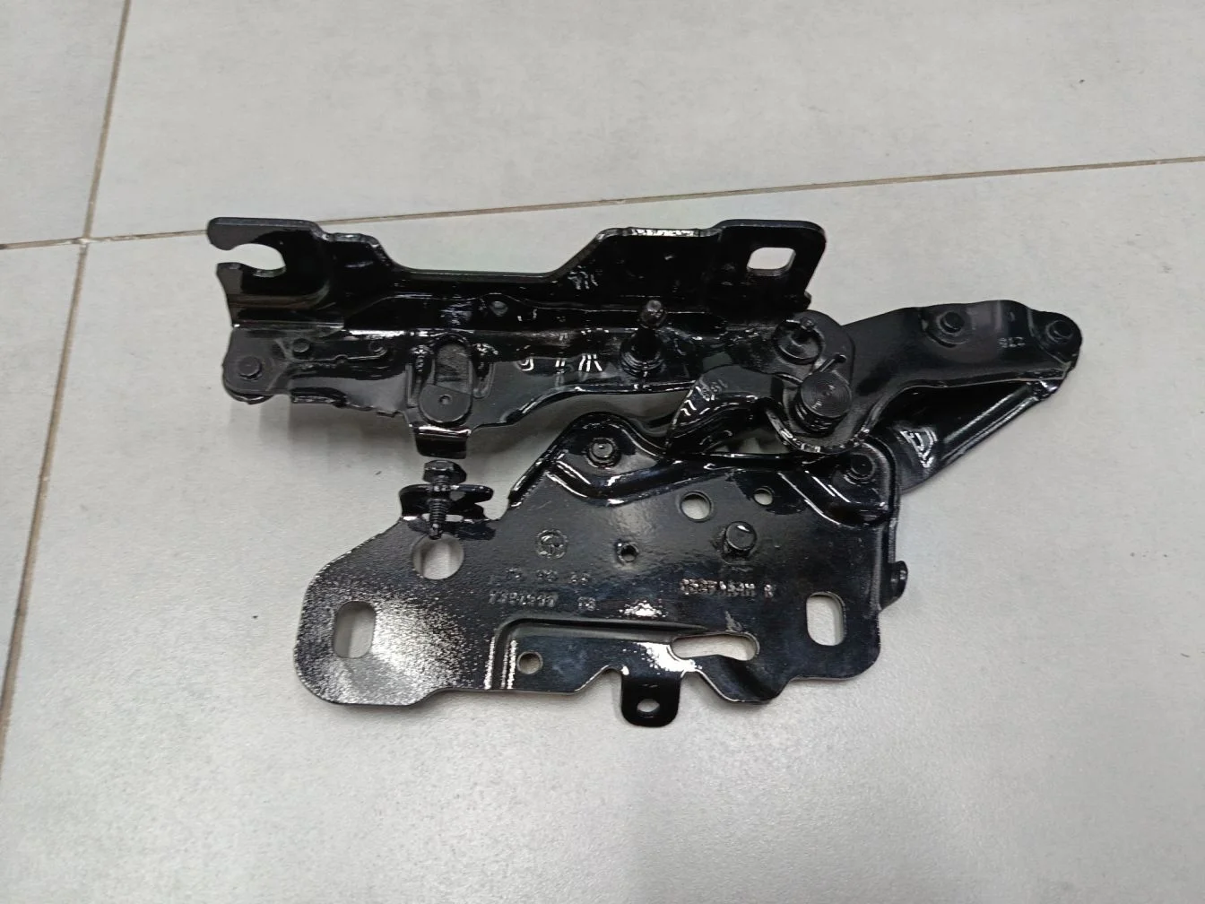 Петля капота правая для BMW X3 G01 G08 2017-