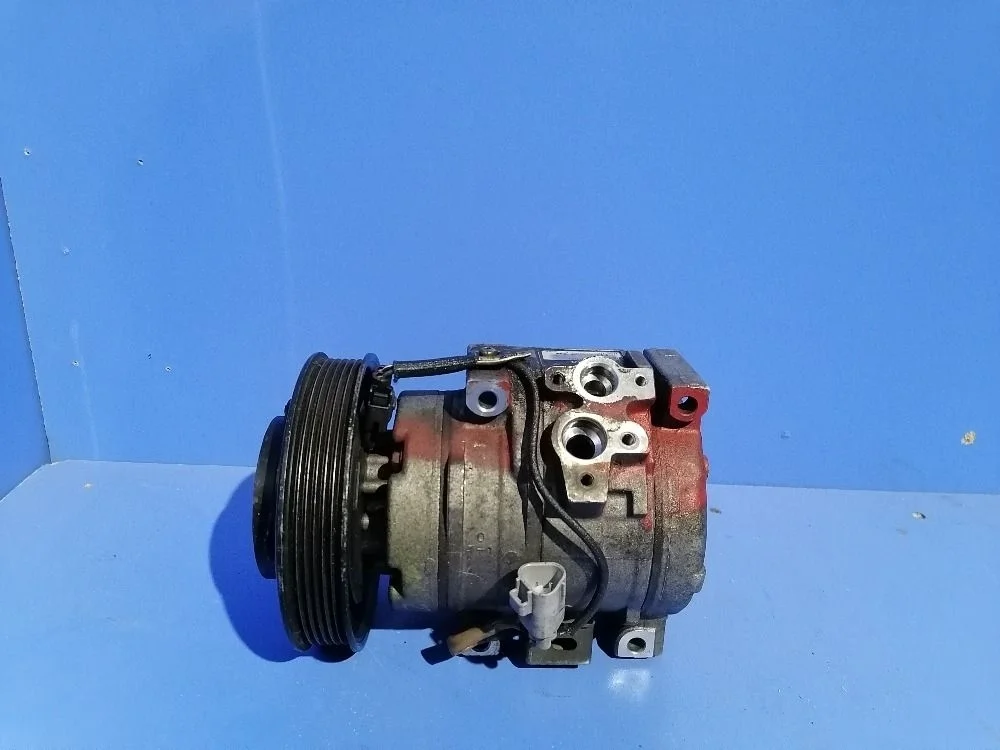 Компрессор кондиционера Toyota Avensis T220 рестайлинг (2000—2003) 8832063010