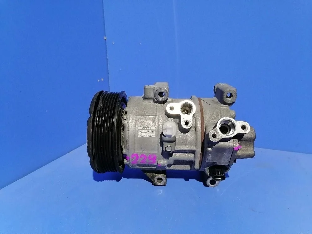 Компрессор кондиционера Toyota Avensis T250 (2003—2006) 883101A760