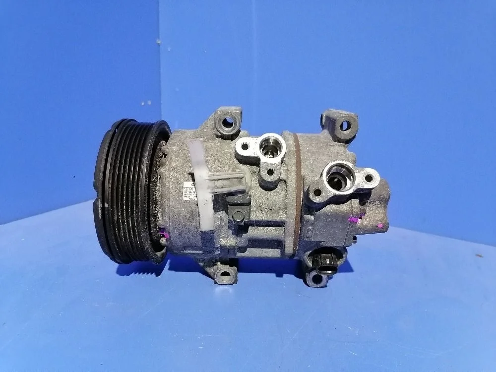 Компрессор кондиционера Toyota Corolla IX (2000—2004) 883101A760