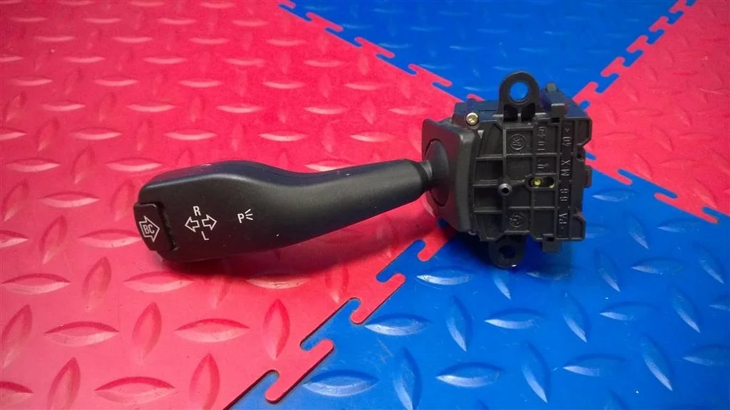 переключатель подрулевой BMW X5 E53  M54B30 231 лс 3.0i