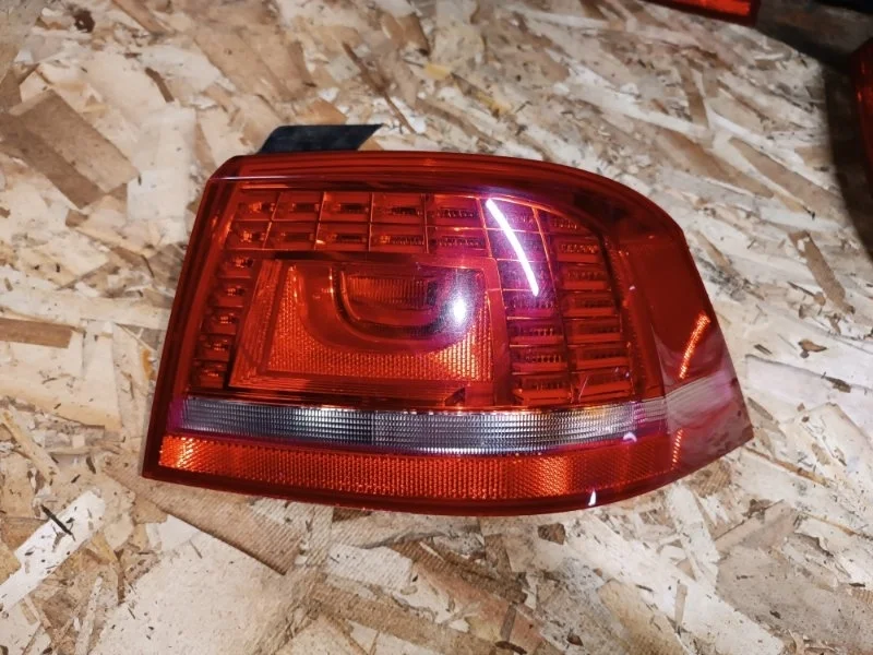 Фонарь Volkswagen Passat 2013 365