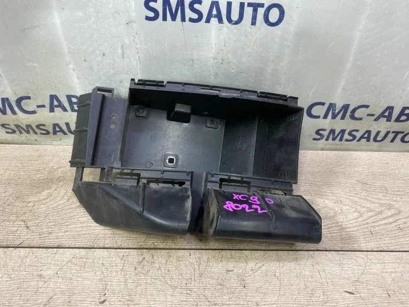 Кронштейн бампера под фонарь Volvo Xc90 30698137 ХС90 4.4 B8444S, задний левый