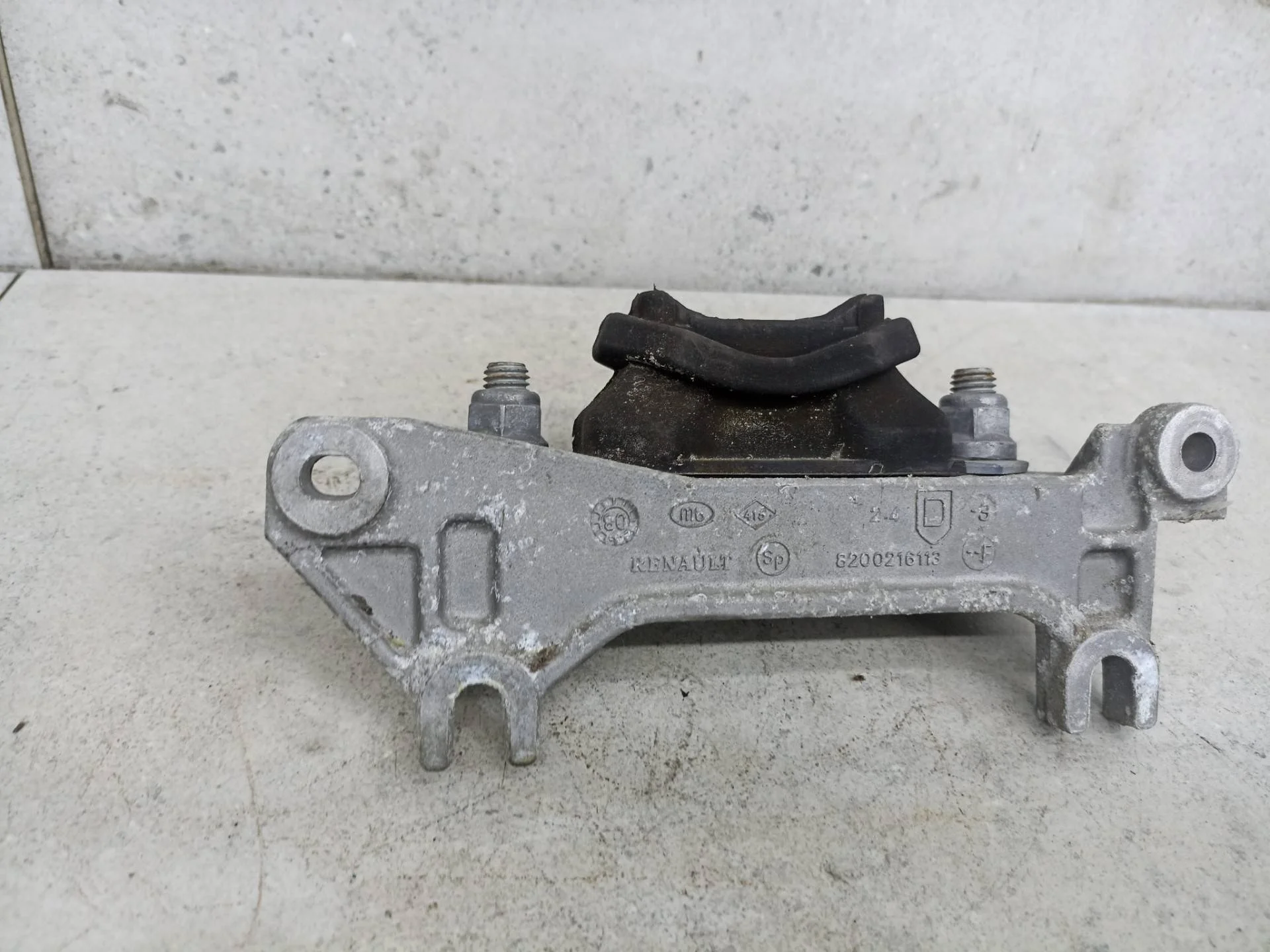 Кронштейн двигателя левый Renault Logan 8200216113