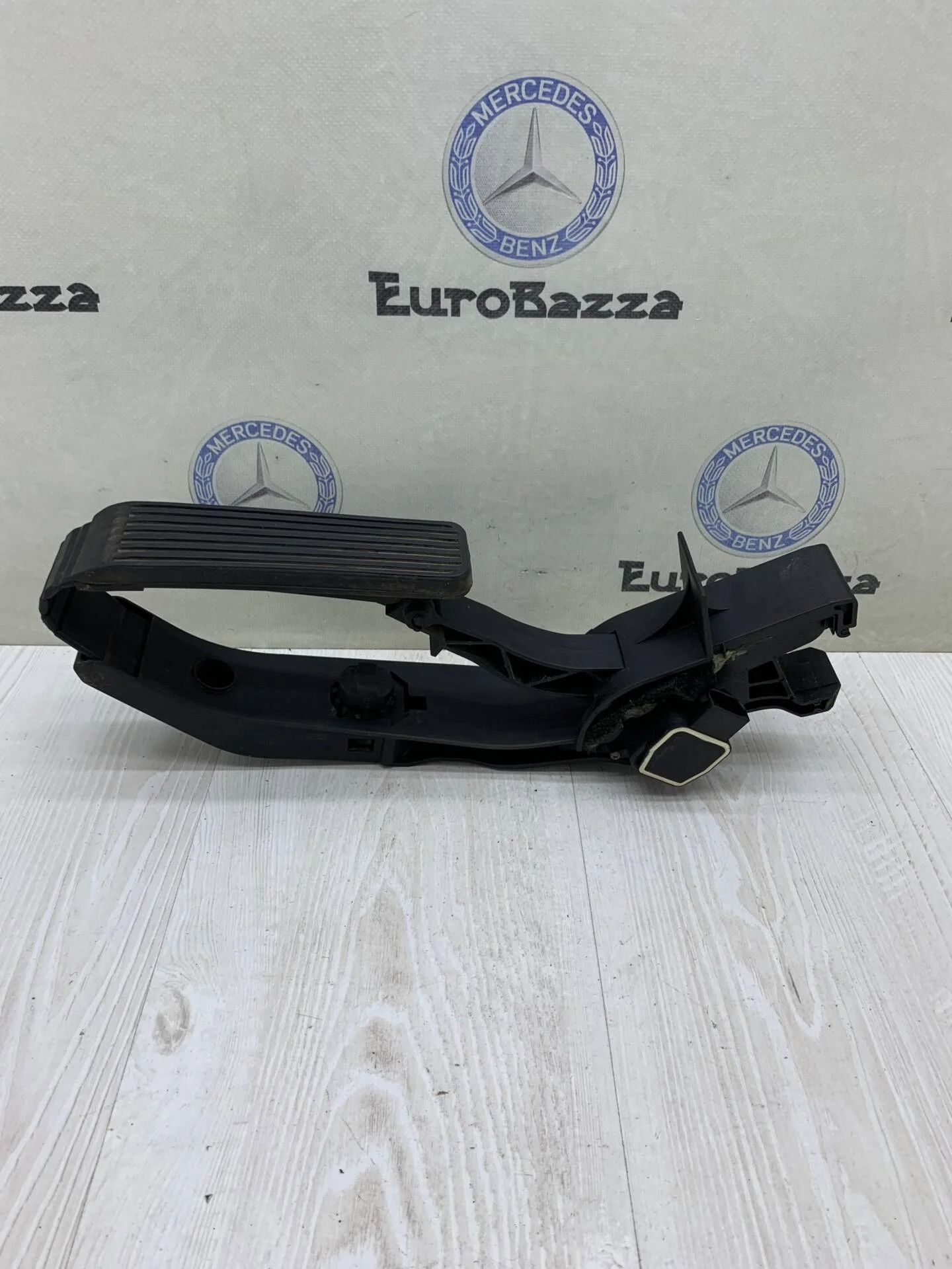 Педаль газа Mercedes W211