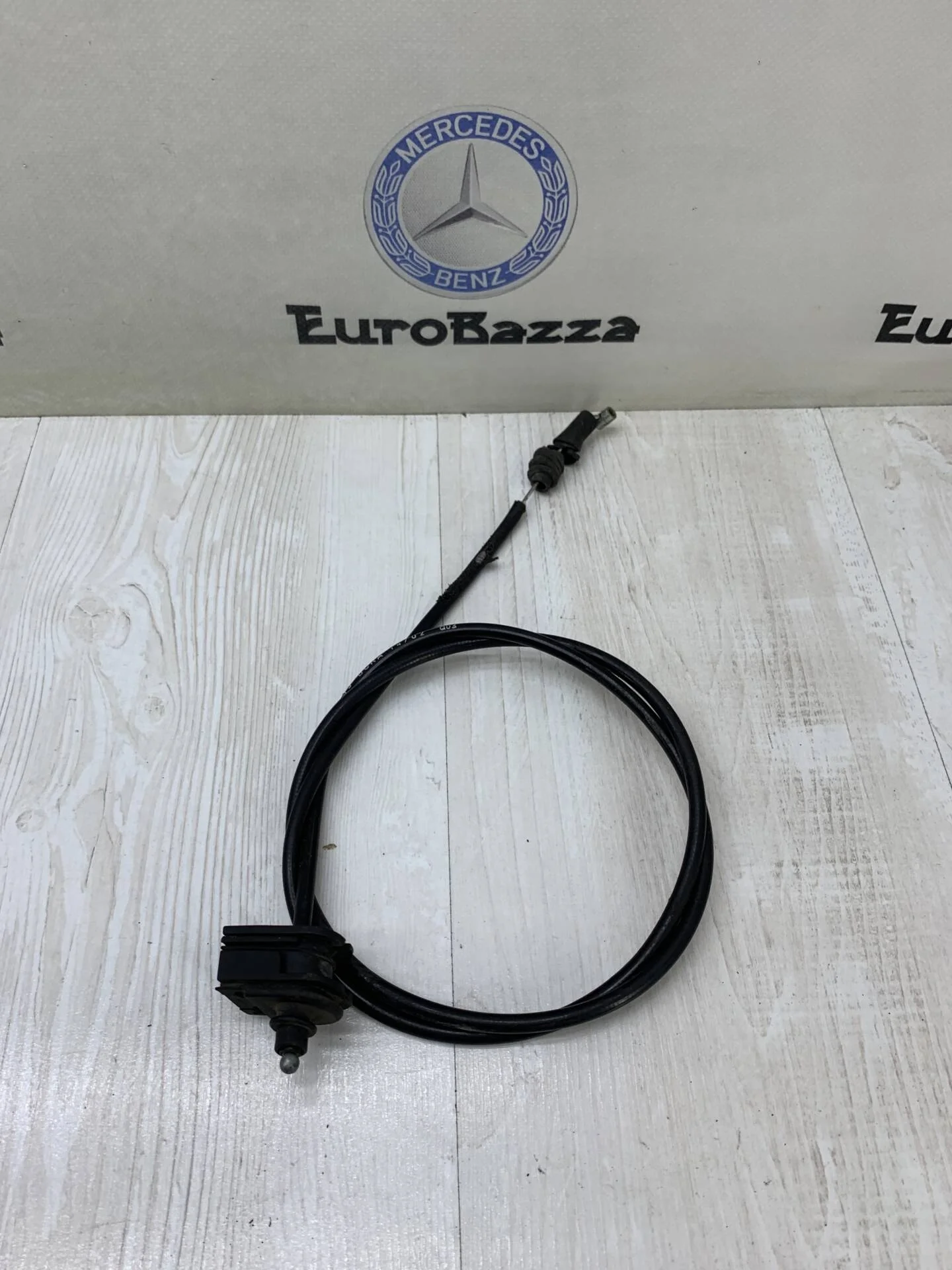 Трос открытия капота Mercedes W211