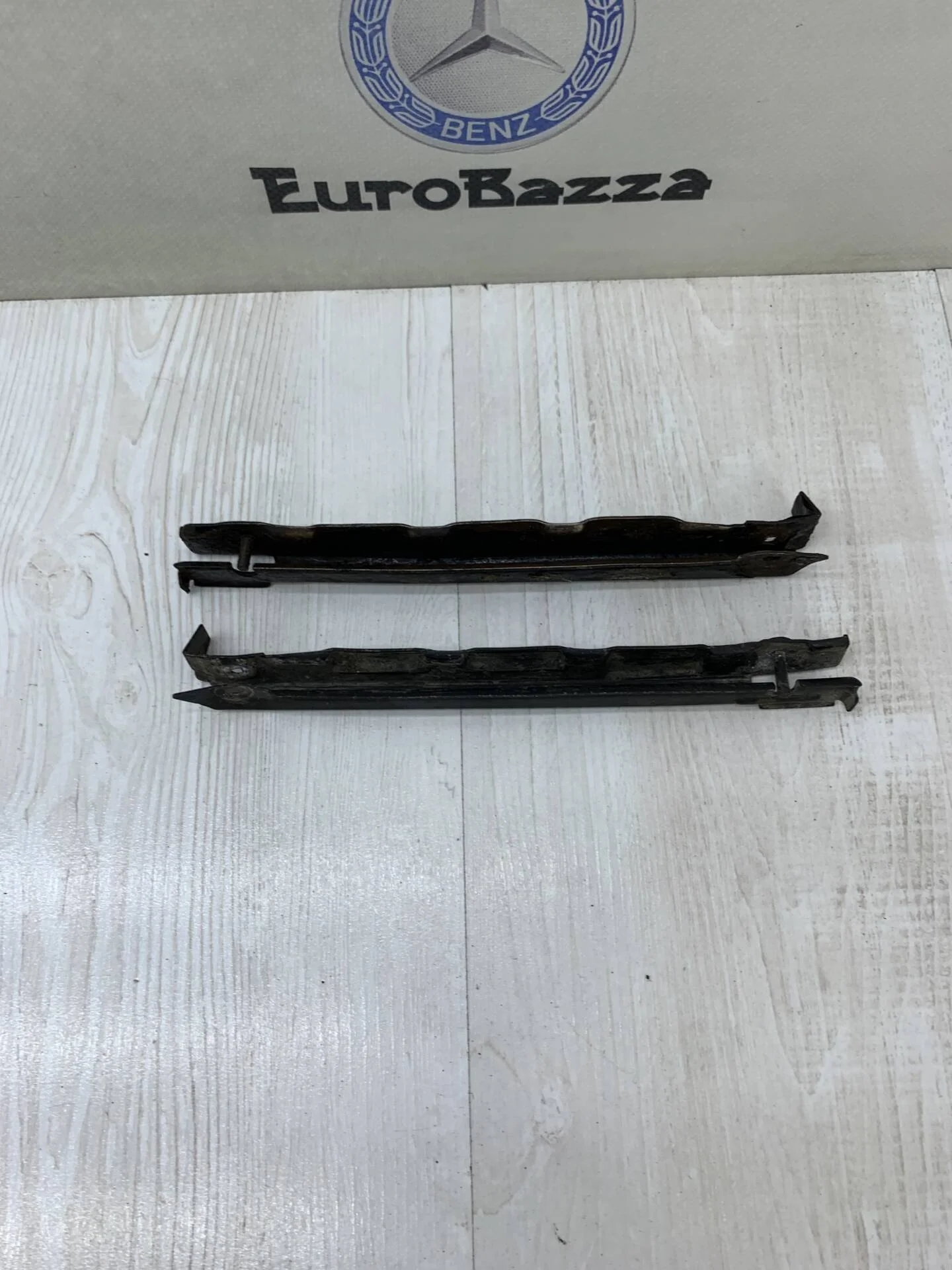 Кронштейн переднего бампера Mercedes W211