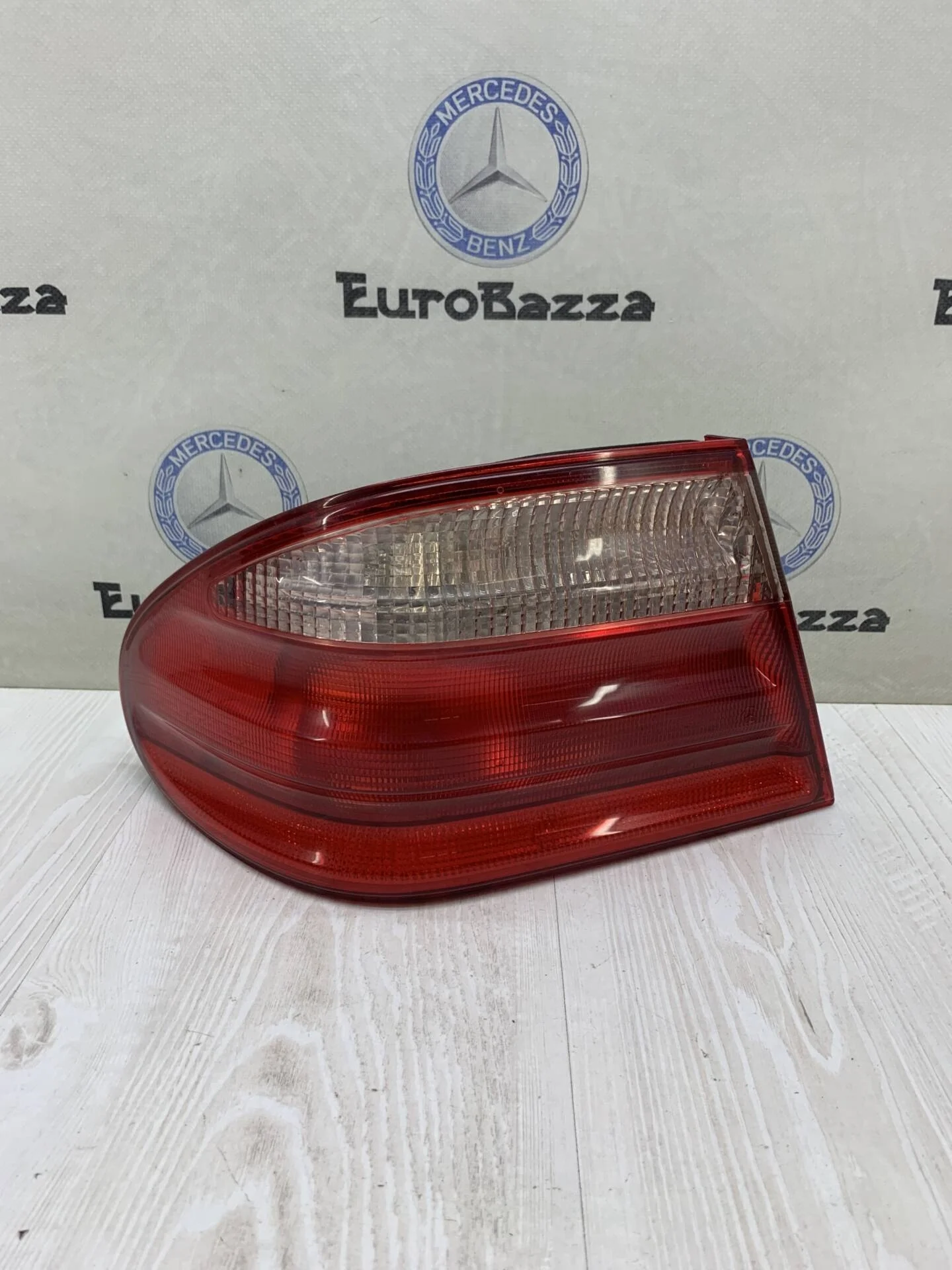 Фонарь задний левый Mercedes W210