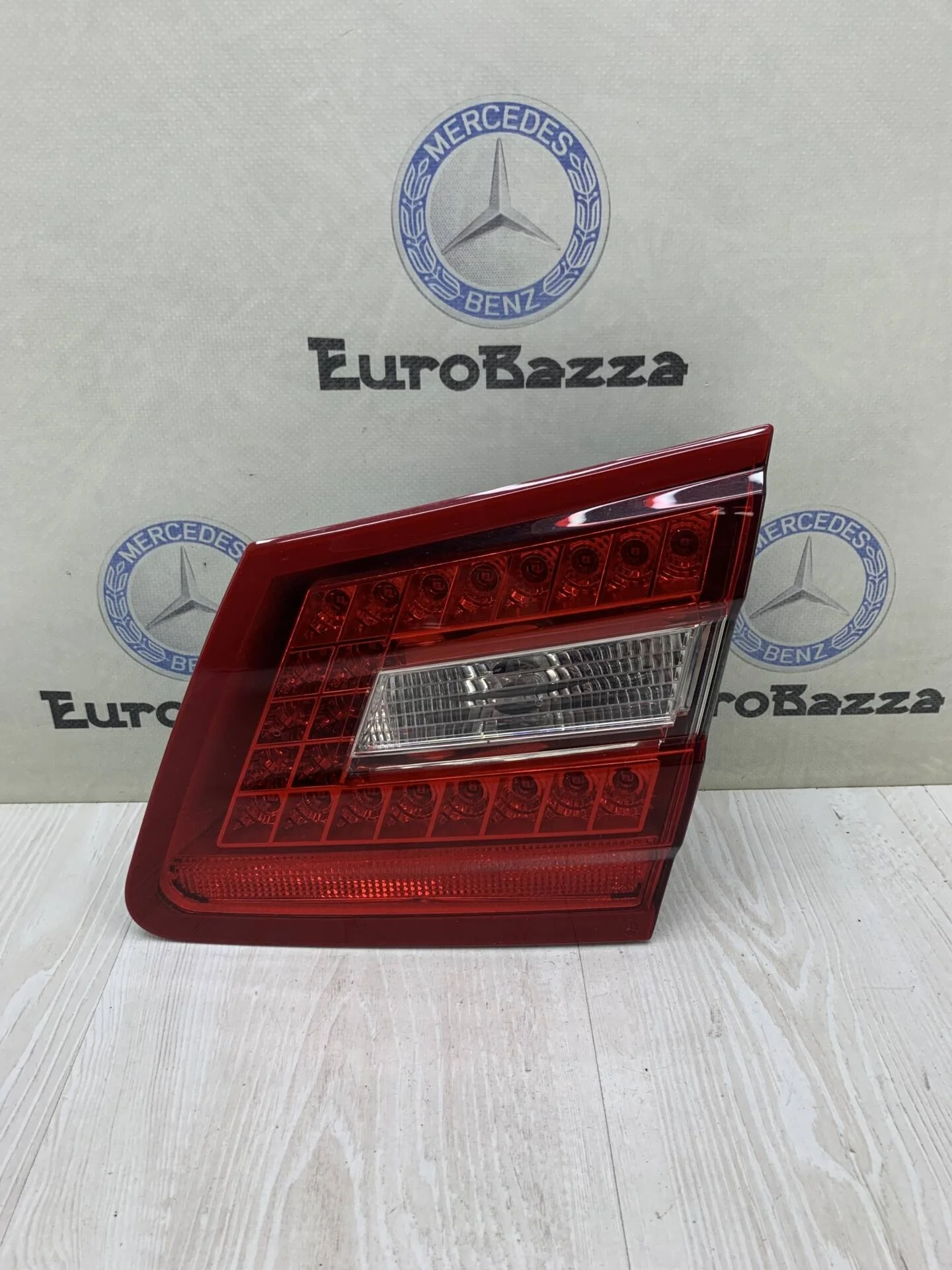 Фонарь крышки багажника правый Mercedes W212 Wagon