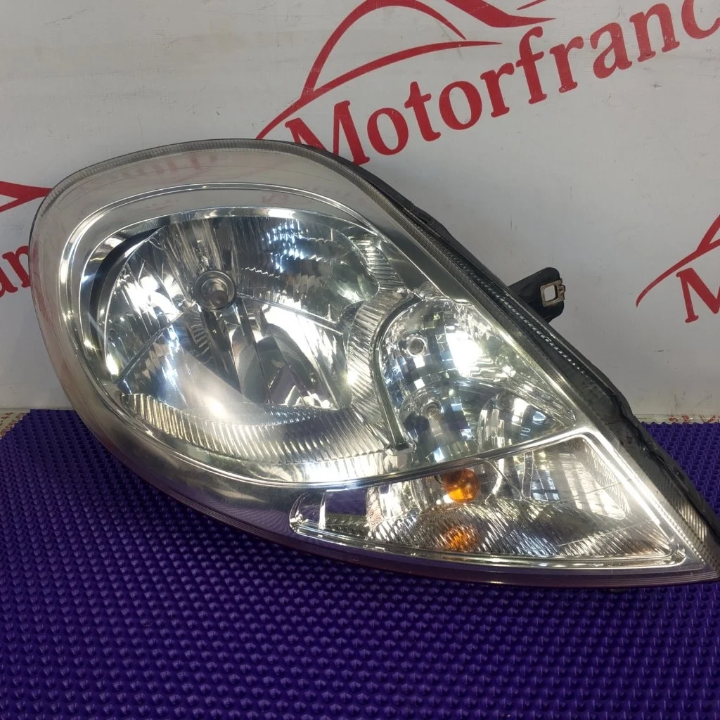 Фара галогеновая Renault Trafic 2007 8200701356 2, передняя правая
