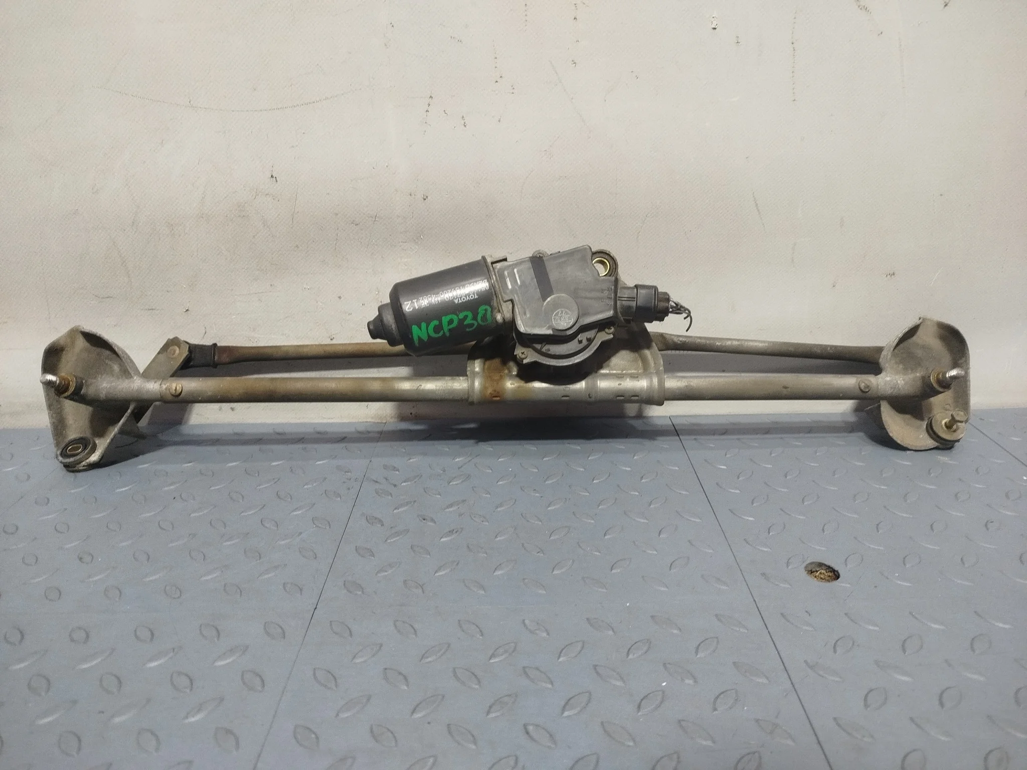 ТРАПЕЦИЯ ДВОРНИКОВ TOYOTA BB NCP30 NCP31 NCP35 С МОТОРОМ 8515052070