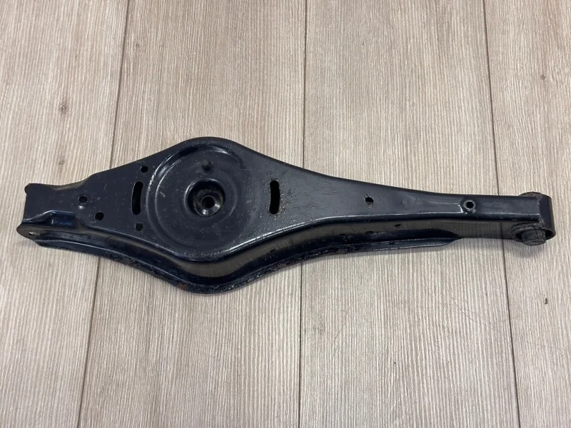 Рычаг подвески нижний VW Passat 2011-2015 B7