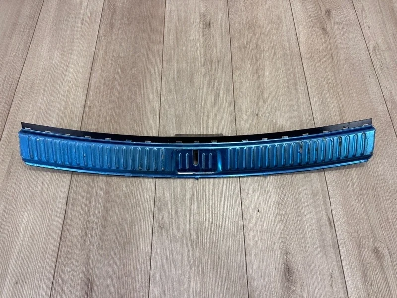 Кожух замка багажника VW Touareg 2 2010-2018 7P