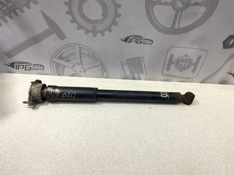 Амортизатор задний Mercedes-benz 2010 W204