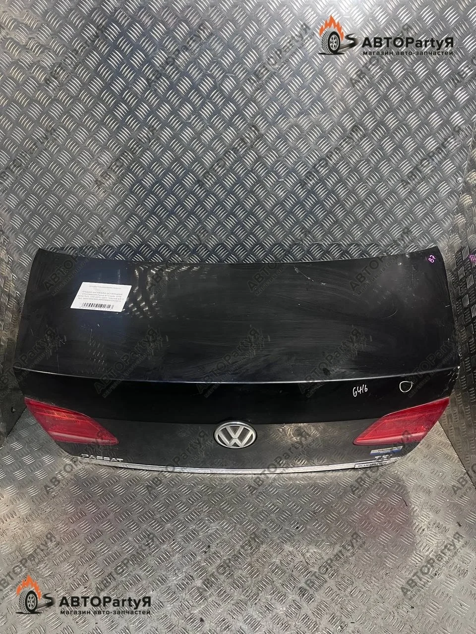 Крышка багажника Volkswagen Passat B7 без фонарей