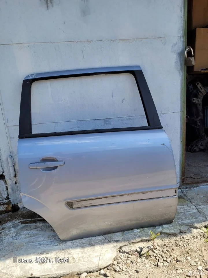 Дверь задняя правая от opel zafira b