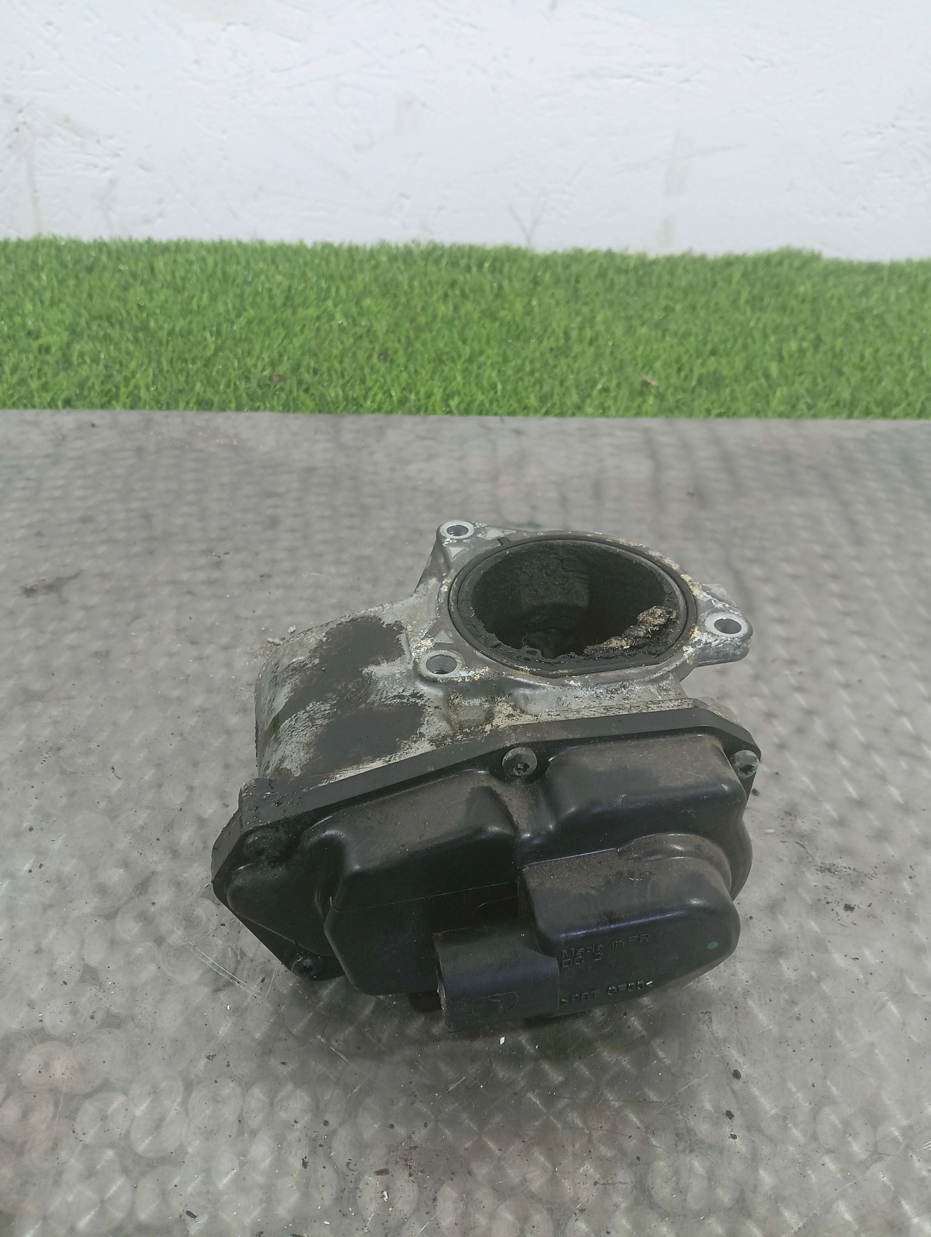 клапан EGR Audi A4 2.0 дизель 2010