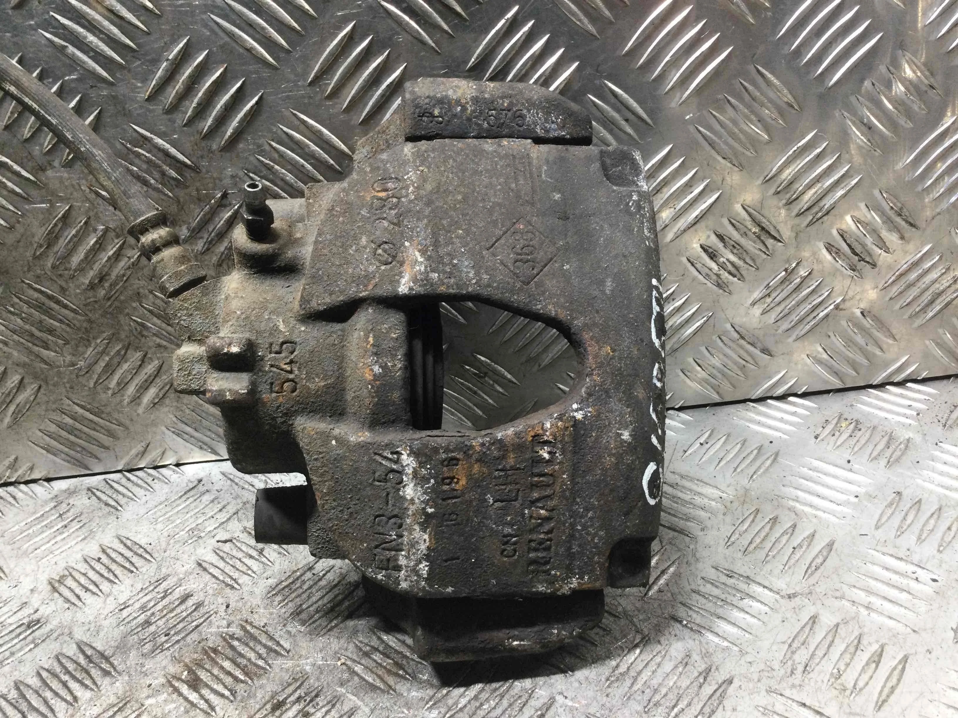 Суппорт передний левый Renault Megane 2 поколение [рестайлинг] (2006-2009) бензин 1.6 i Механика Х/б