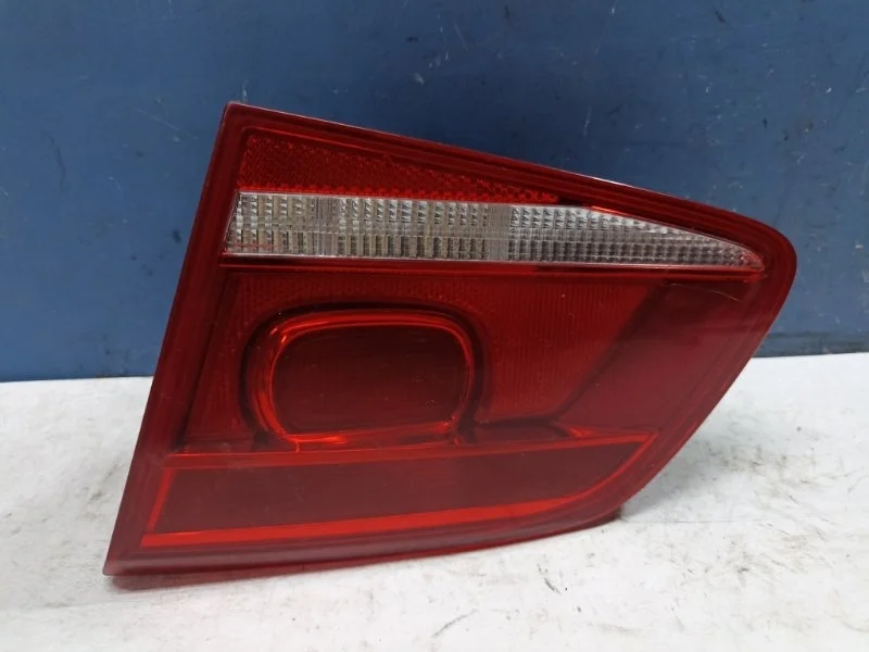 Фонарь внутренний Volkswagen Passat B7 2011 - 2015 3AE945094K, правый