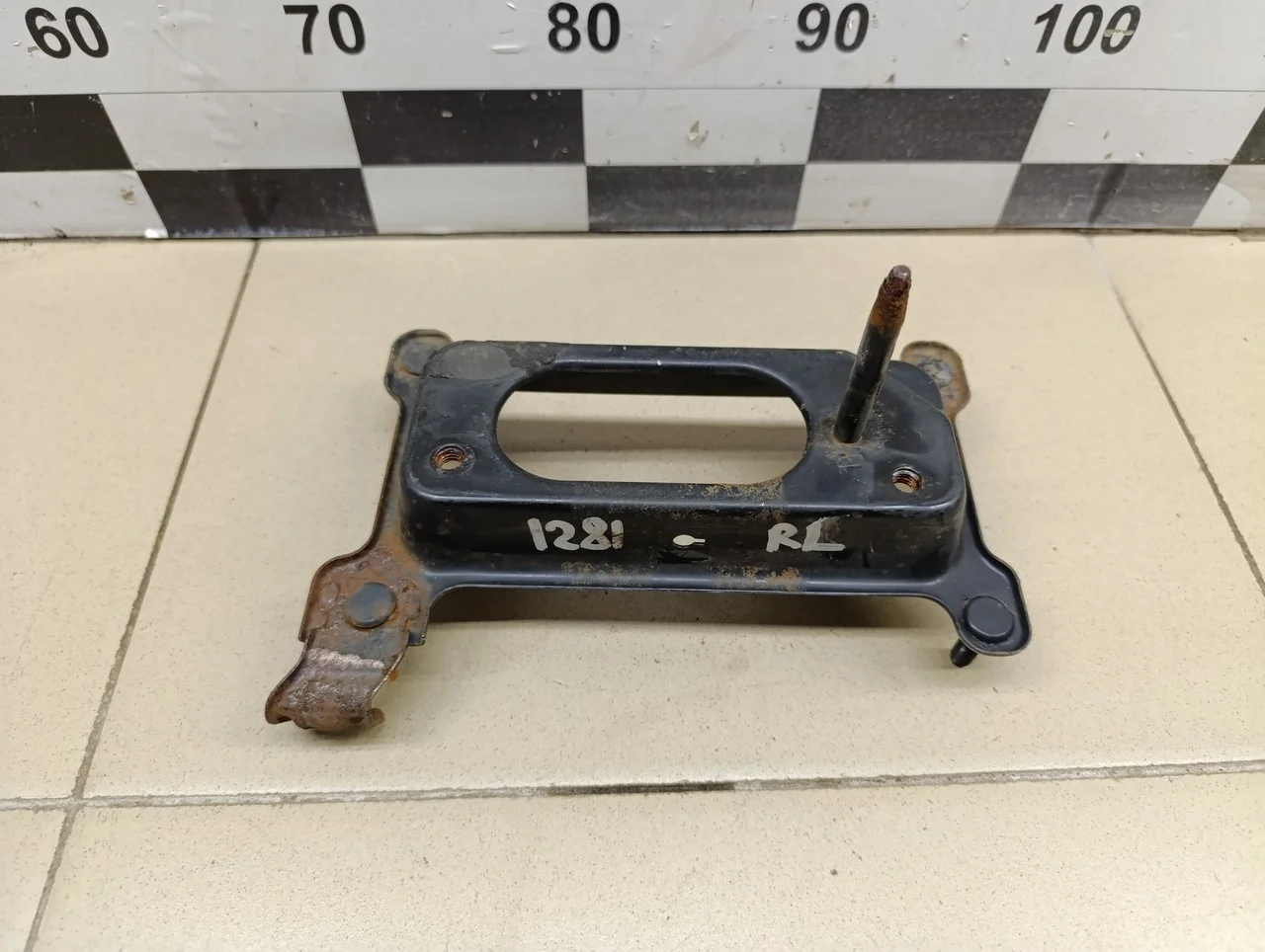 Кронштейн усилителя заднего бампера левый ix35/Tucson 2010-2015