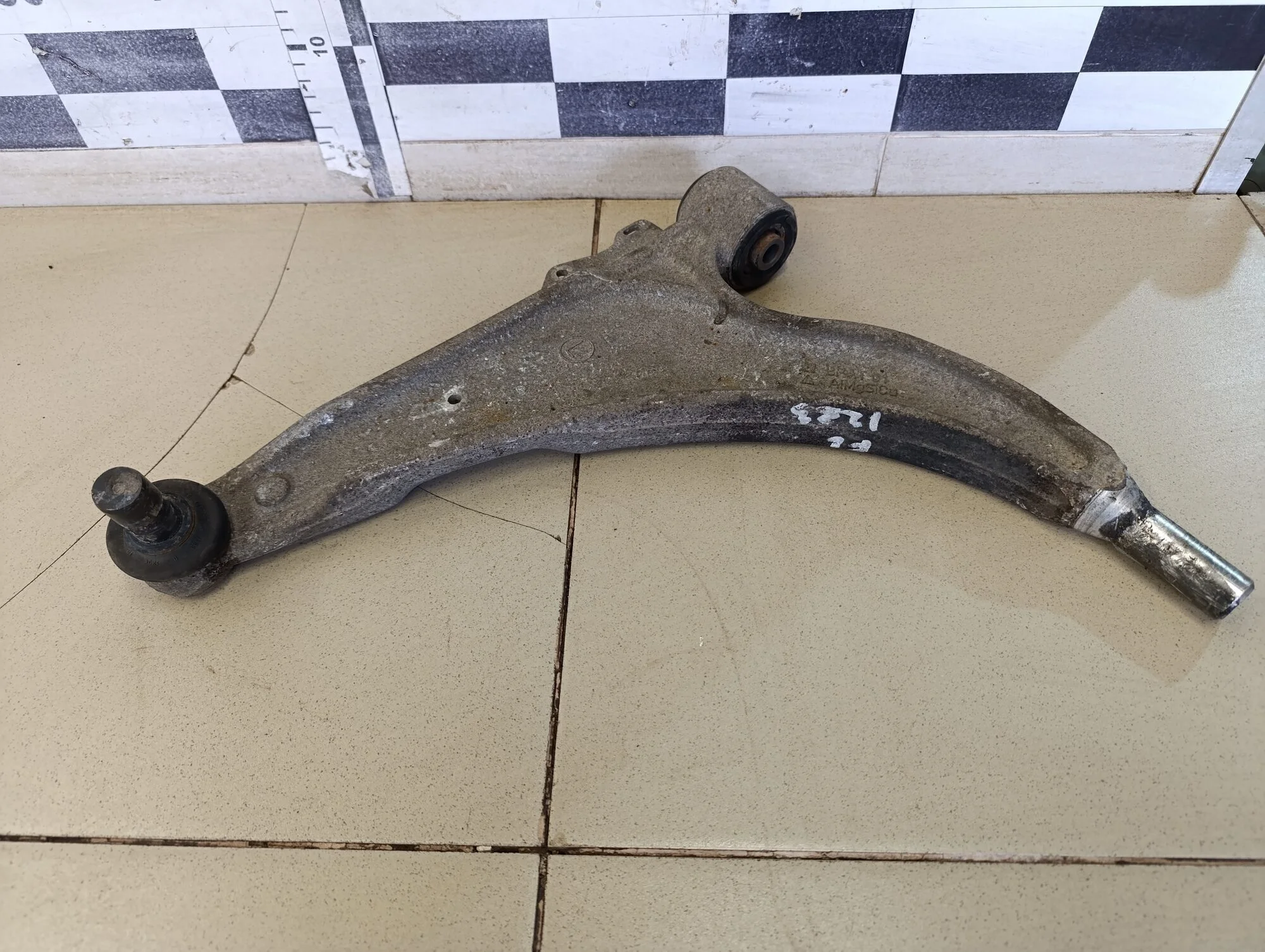 Рычаг передний левый Cruze 2009-2016