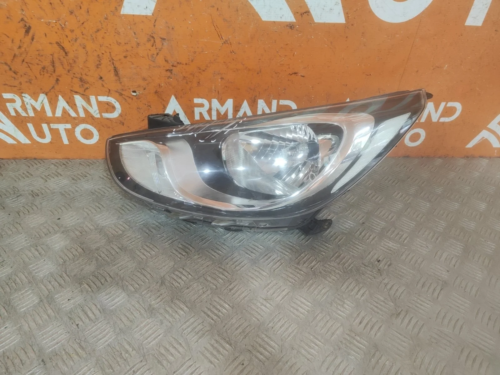 Фара Hyundai Solaris 2010-2014