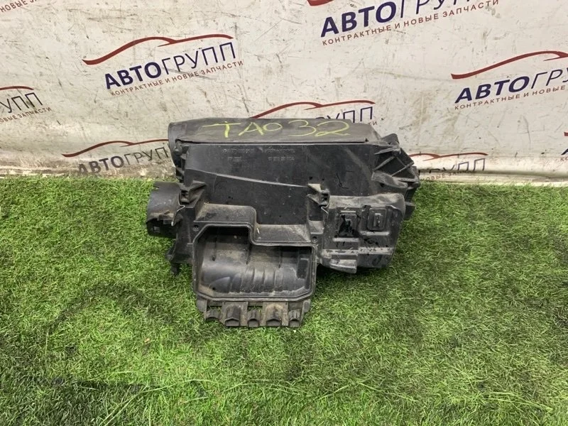 Корпус воздушного фильтра MB C250 2012 W204 Рест