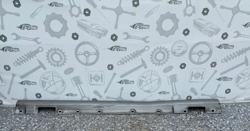 Накладка порога левая Mercedes-benz 2010 W204