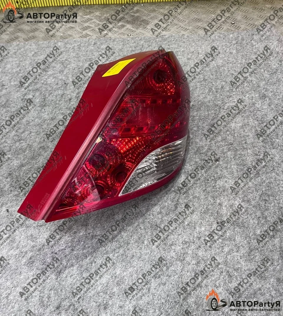 Фонарь правый Peugeot (Пежо) 207