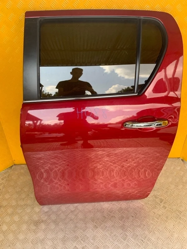 Дверь задняя левая Toyota Hilux (2015-2021) Пикап