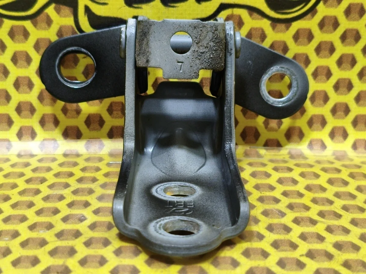 Петля двери передняя нижняя Hyundai IX35 2012 LM
