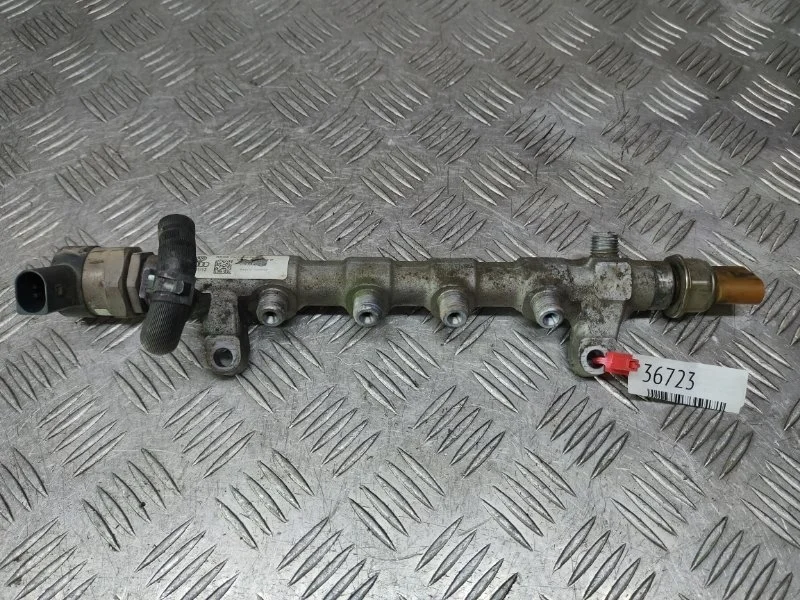 Топливная рампа Volkswagen Passat B7