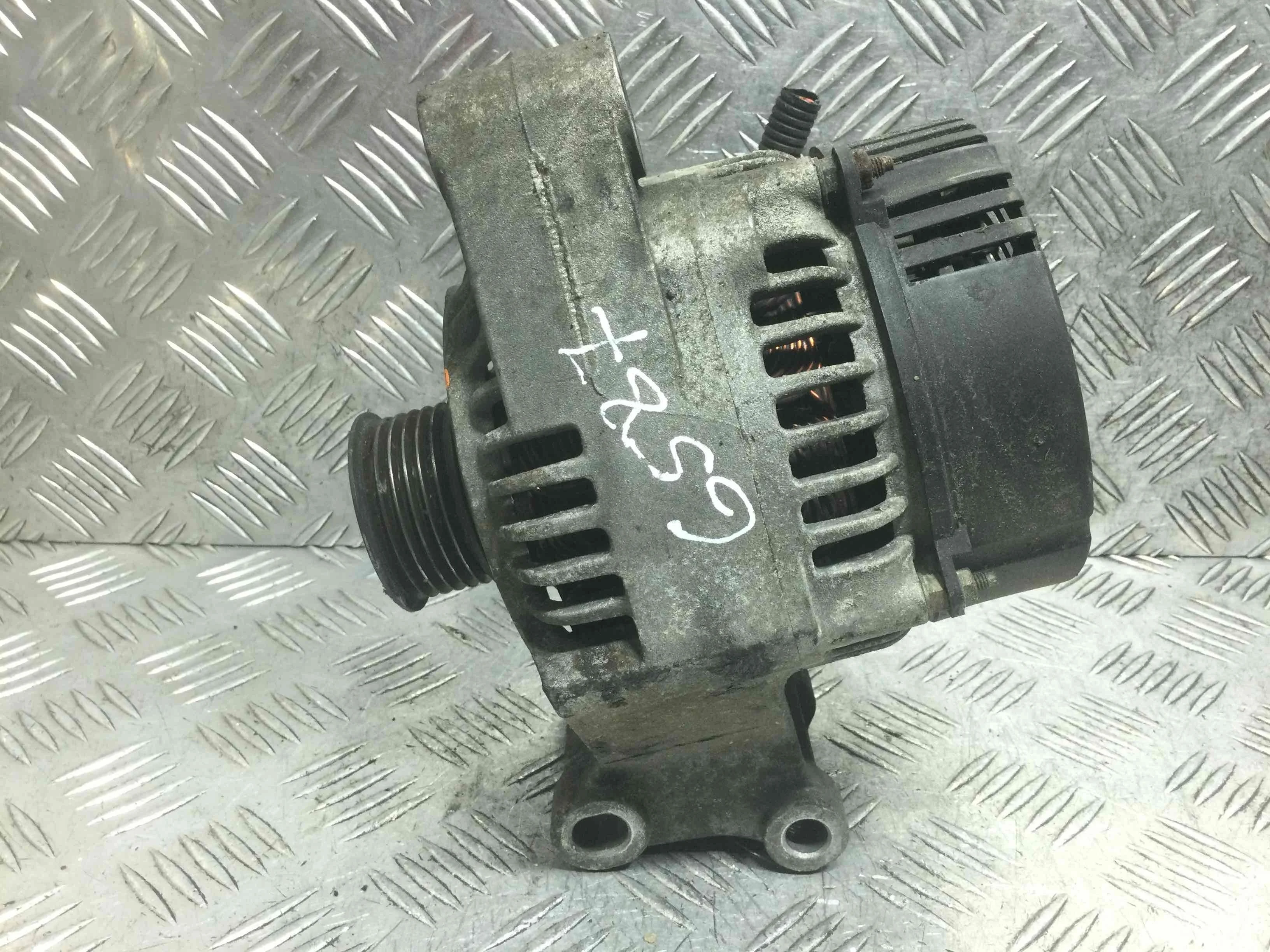 Генератор Ford Focus 1 поколение [рестайлинг] (2001-2005) бензин 1.6 i Механика Х/б
