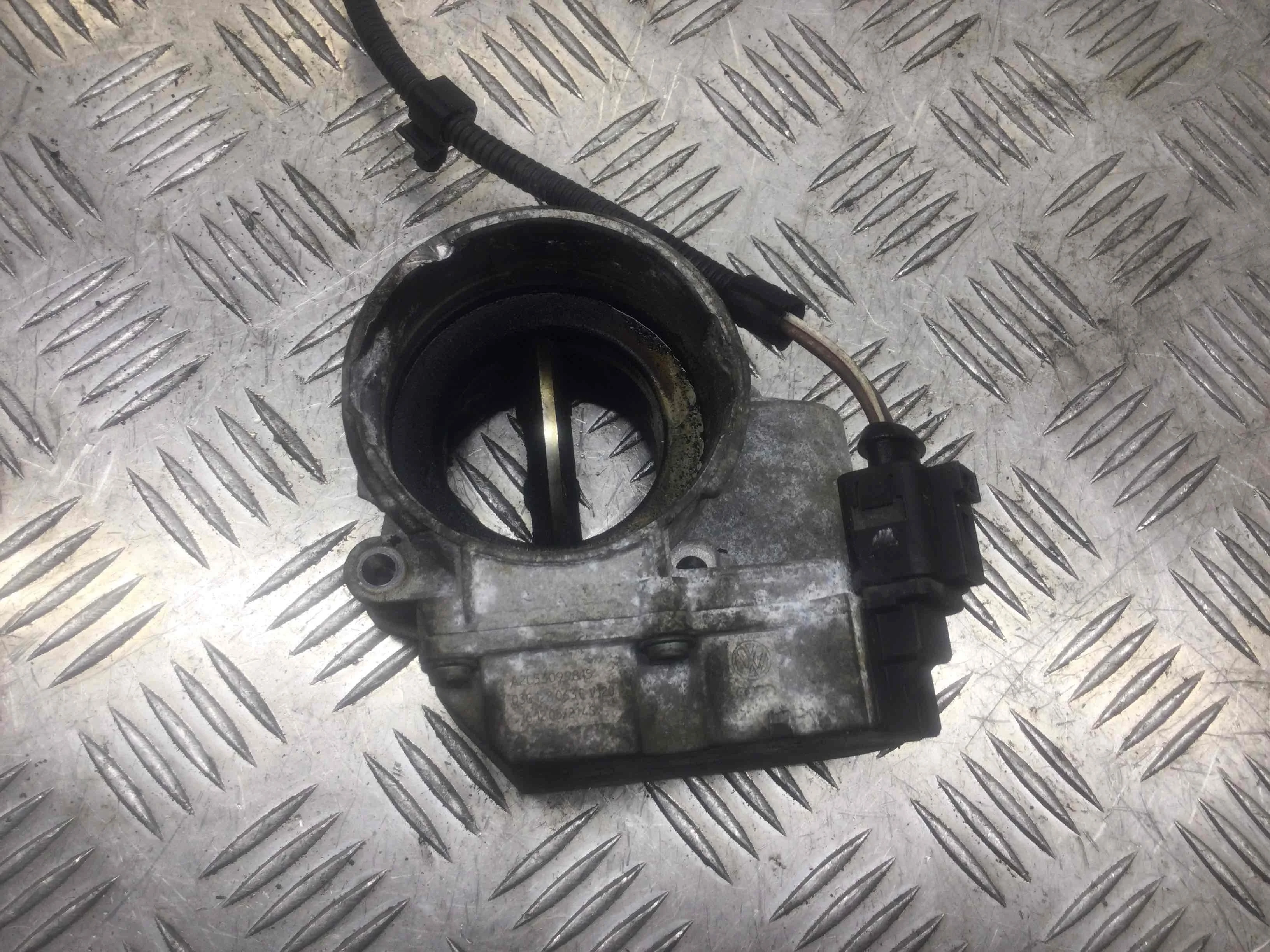 Заслонка дроссельная Volkswagen Passat B6 (2005-2010) дизель 1.9 TDI Механика Универсал