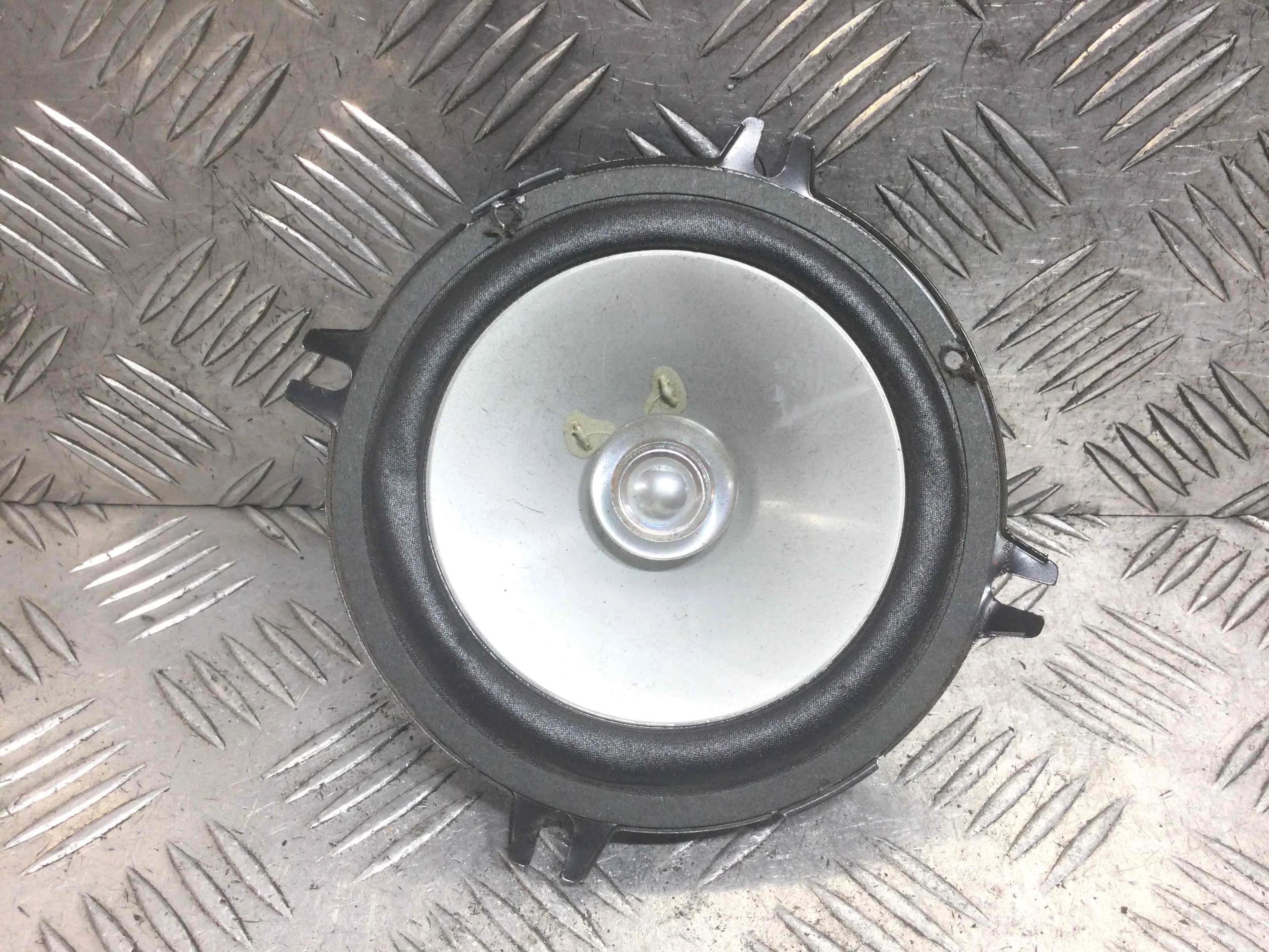 Динамик двери передней левой Audi A4 B5 [рестайлинг] (1999-2001) бензин 1.8 i Механика Универсал