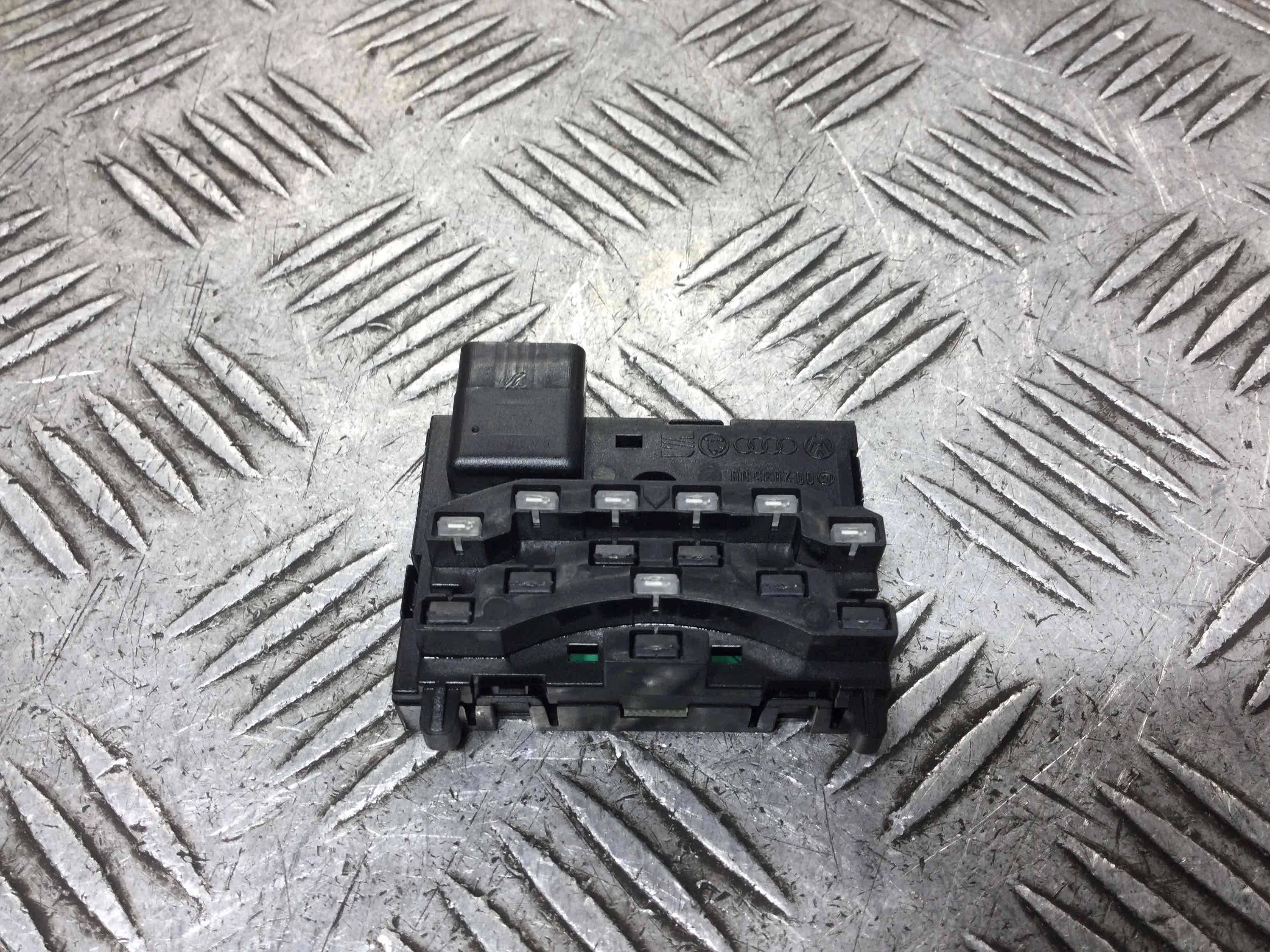 Датчик угла поворота руля Audi A3 8P/8PA [рестайлинг] (2004-2008) бензин 2.0 FSI Механика Х/б