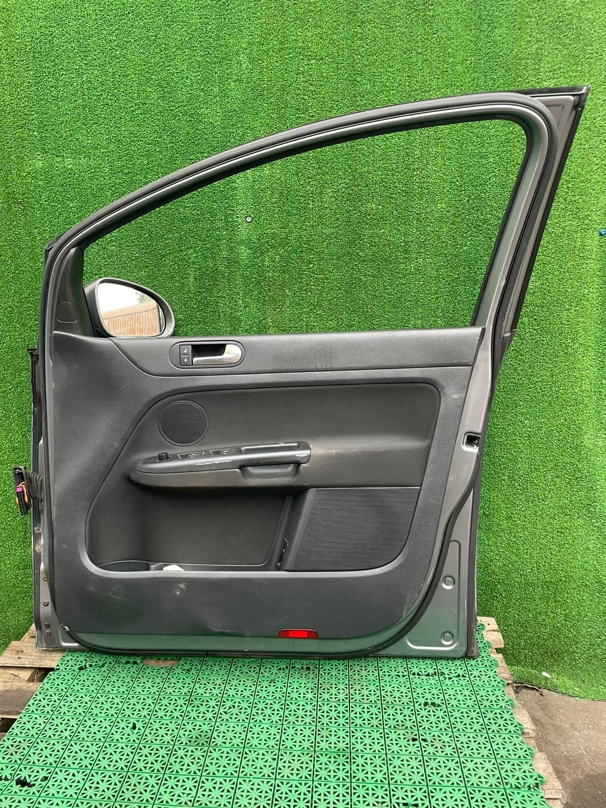 Стеклоподъемник VOLKSWAGEN GOLF 5/5+, JETTA 5 2004- передний левый электрический б/у GOLF 5(2004-2009);JETTA 5(2005-2009)