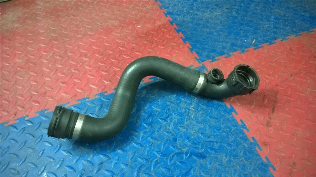 патрубок радиатора BMW X5 E53  M54B30 231 лс 3.0i