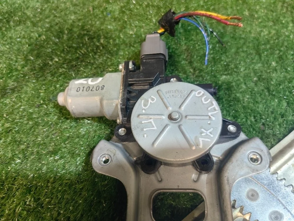 Мотор стеклоподъемника задний правый Lancer X