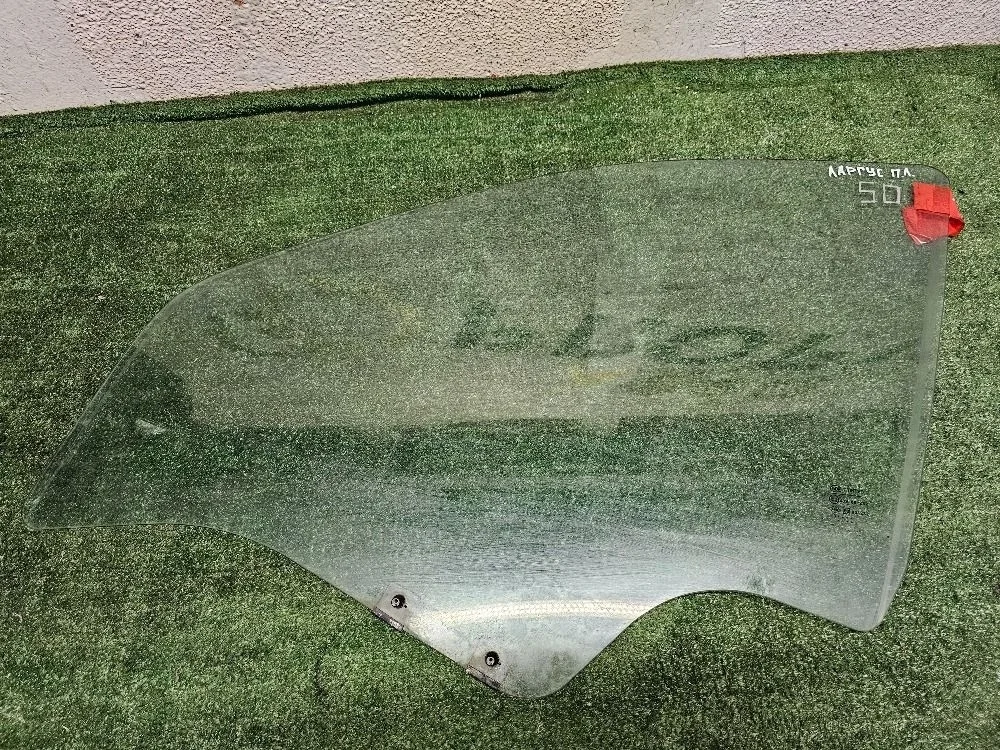 Стекло передней левой двери LADA Largus