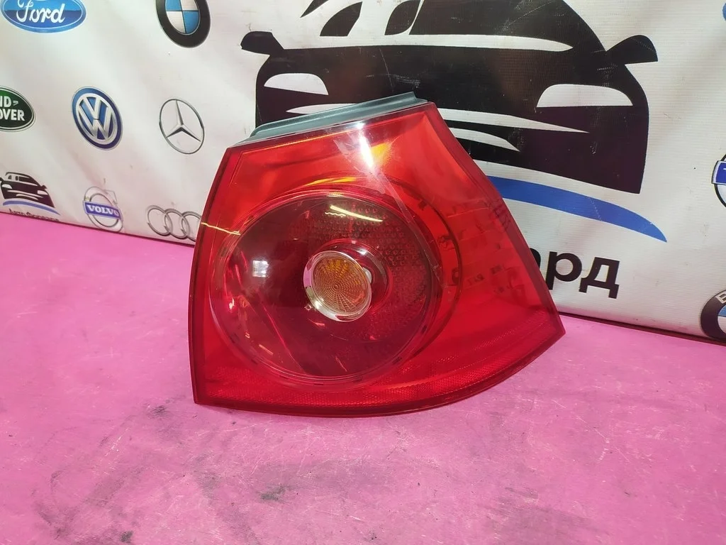 Фонарь задний правый Golf 5 2004-2009 1K6945096AA