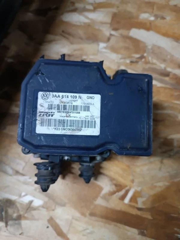 Блок abs Volkswagen Passat 2011 365