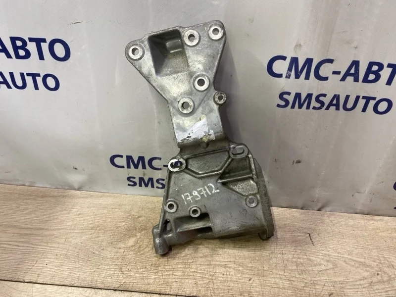 Кронштейн генератора Volvo S80 31316673 С80 2.5